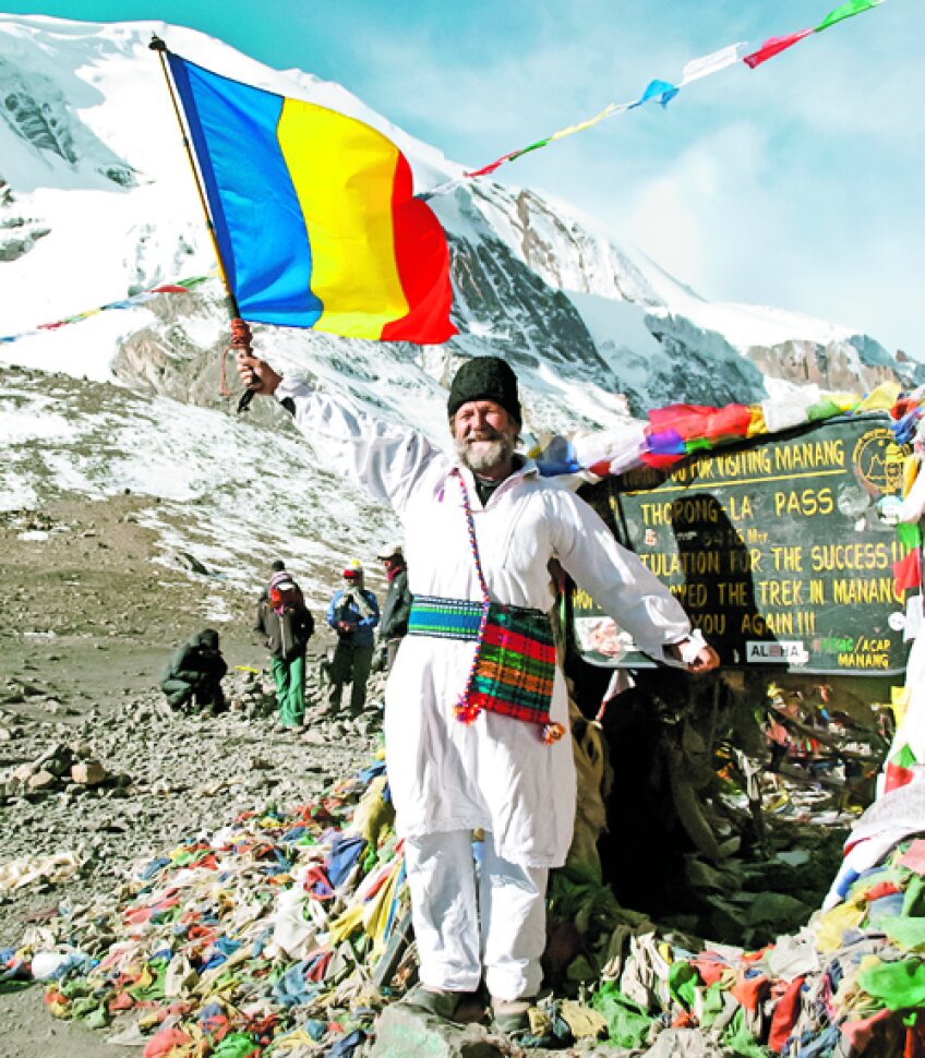 Dan Paici a fluturat tricolorul românesc pe munţii Himalaya