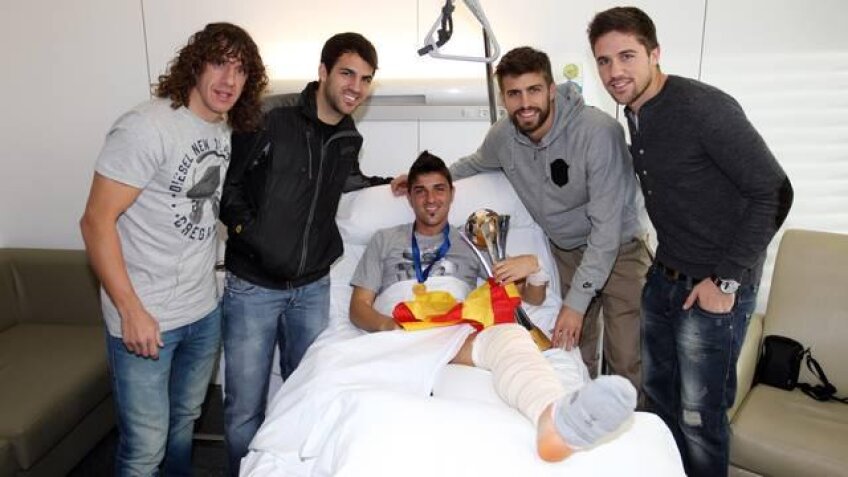 David Villa a fost vizitat la spital de colegii săi de la Barcelona, Puyol, Pique, Fabregas şi Fontas