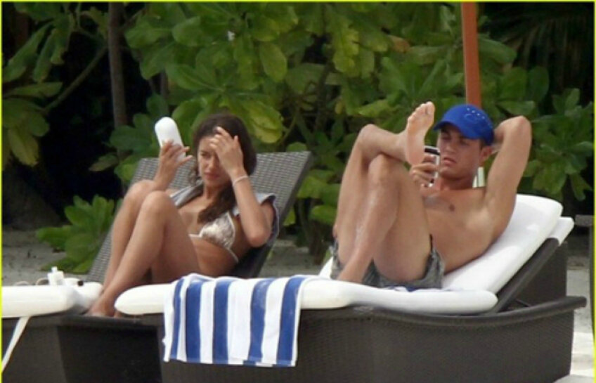 Cristiano Ronaldo a profitat de soarele din Dubai şi s-a bronzat, alături de iubita sa, Irina