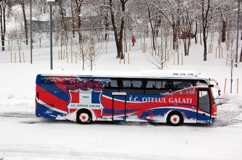 Ieri, autocarul era în parcarea de la stadionul Naţional Arena // Foto: Andrei Crăiţoiu
