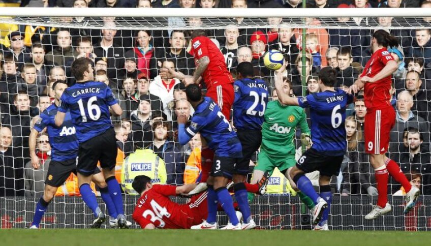 De Gea (în verde) a închis ochii şi mingea lui Agger s-a oprit în plasă: era 1-0 pentru Liverpool