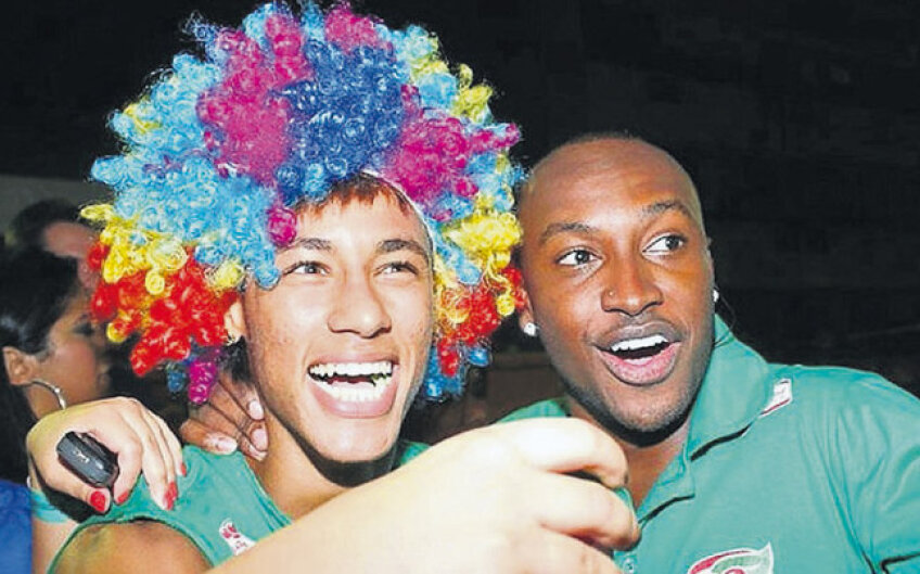 Neymar și peruca de Carnaval, alături de coechipierul Lucas