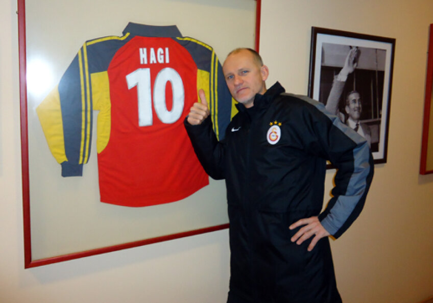 Taffarel, alături de tricoul lui Hagi.