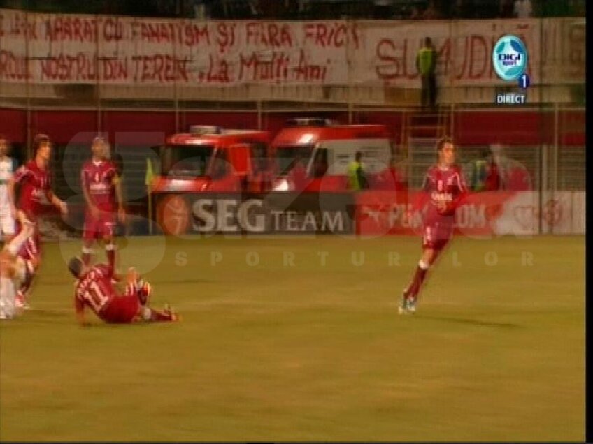 Acesta este banner-ul pregătit de fanii Rapidului pentru Marius Şumudică (captură: DigiSport 1)