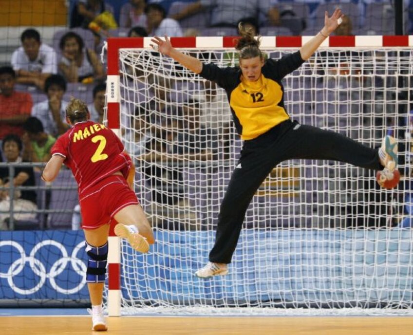 Amandine Leynaud e portarul
titular al Franței, reprezentativă cu
care a cîștigat de două ori argintul la
Mondiale