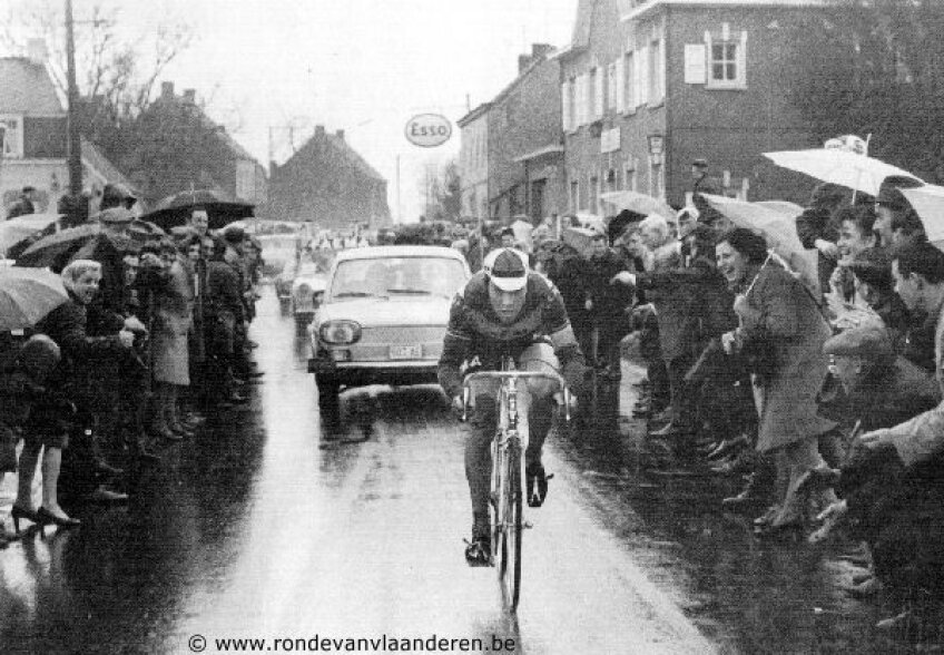 Merckx a ignorat totul, chiar si pe propriul director sportiv (foto: seniorennet.be)