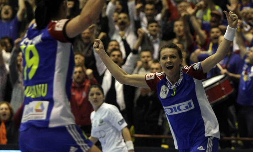Iulia Curea sărbătoreşte încă unu din cele 7 goluri pe care le-a înscris ieri // Foto: Raed Krishan (Rm. Vîlcea)