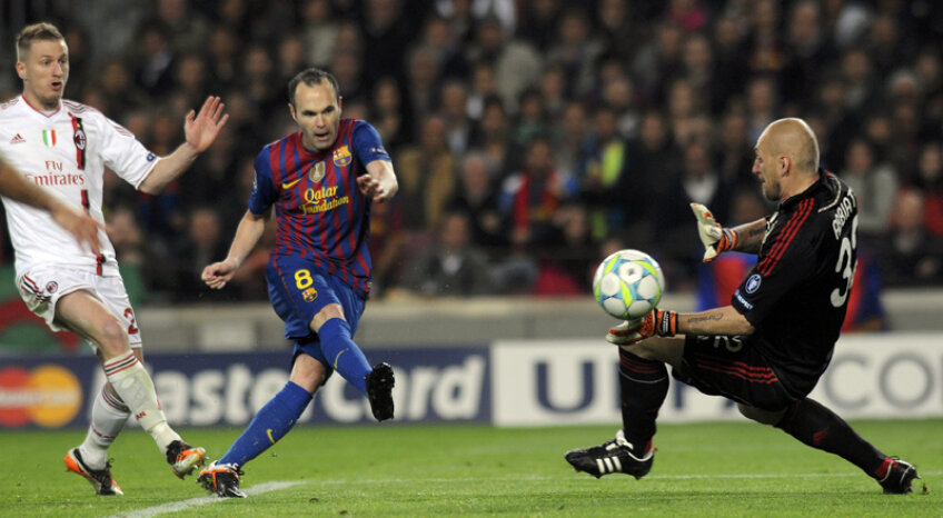 Iniesta îl bate pe Abbiati cu un şut puternic în colţul lung. Era 3-1 pentru Barcelona // Foto: Reuters