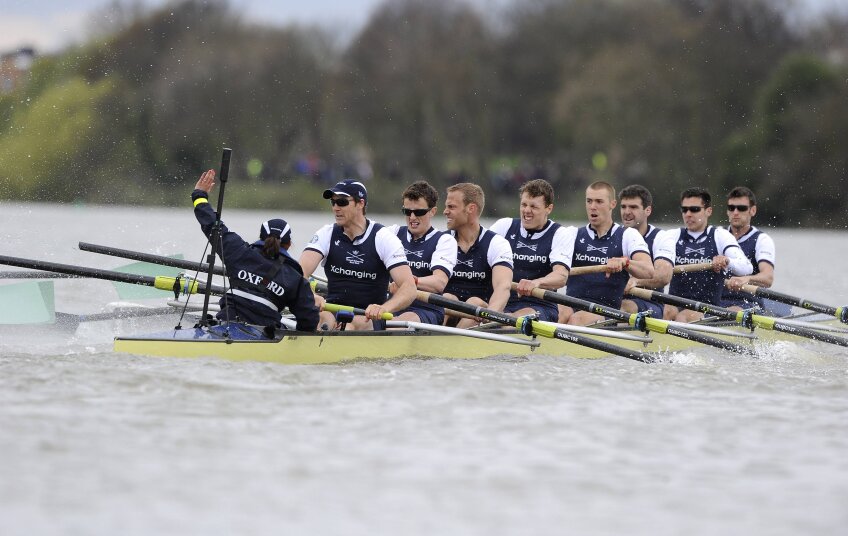 Cursa de canotaj dintre universităţile Oxford şi Cambridge a fost perturbată de un incident foto: reuters