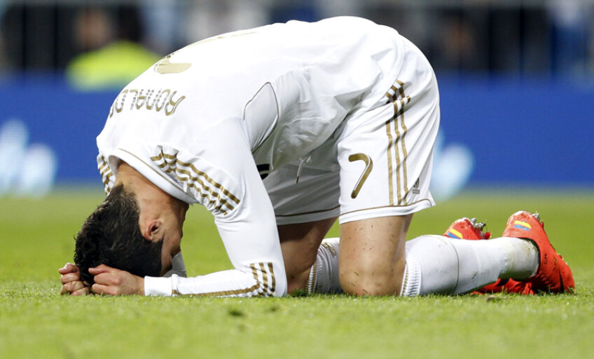 Ronaldo suferă. Portarul Valenciei, Guaita, şi barele porţii adverse au refuzat golul Madridului // Foto: Reuters