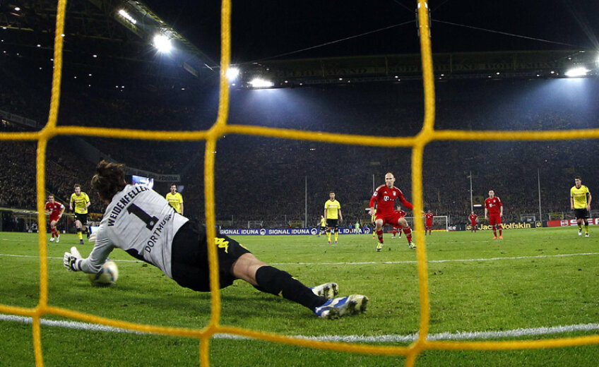 Weidenfeller, portarul Borussiei, a ghicit colţul lui Robben şi a apărat penaltyul decisiv poate pentru acest campionat // Foto: Reuters