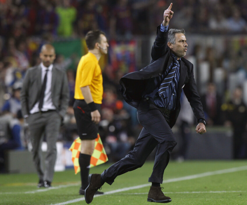 24 APRILIE 2010.
Barcelona - Inter 1-0 (în tur 1-3)
Imediat după sfîrşitul semifinalei Champions, Mourinho, antrenorul Interului, a erupt ca un vulcan, ţîşnind pe teren. Nici nu s-a mai gîndit la Guardiola
Foto: Reuters