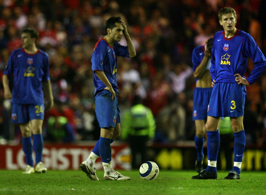 Dorin Goian (dreapta), o imagine a deznădejdii, la fel ca Nicolae Dică şi ca toţi jucătorii Stelei după eşecul de la Middlesbrough