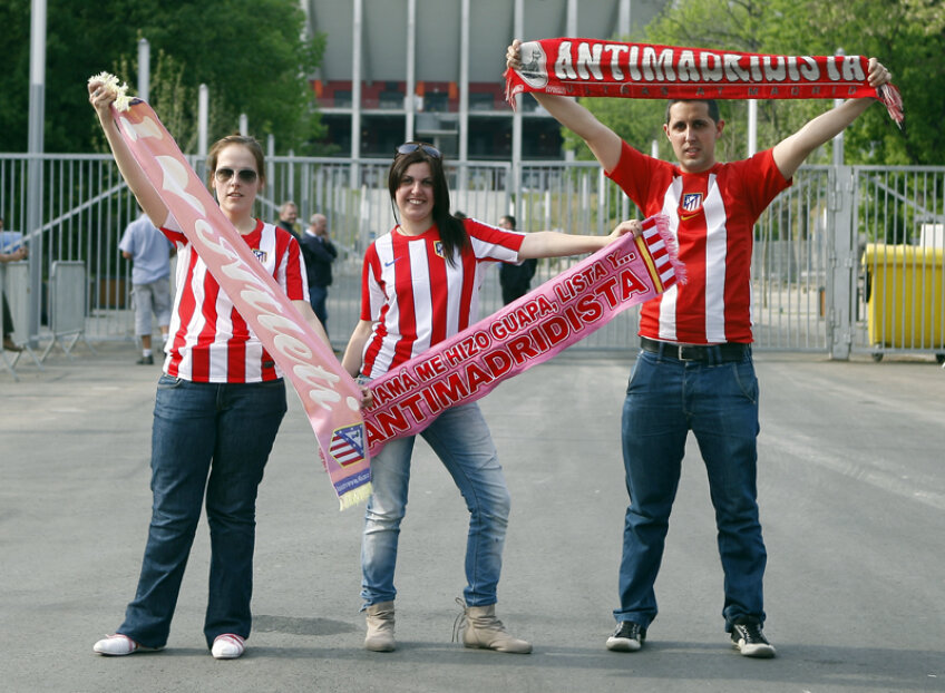 Ana, Laura şi David, fani înrăiţi ai lui Atletico Madrid, au ajuns deja de ieri la Naţional Arena