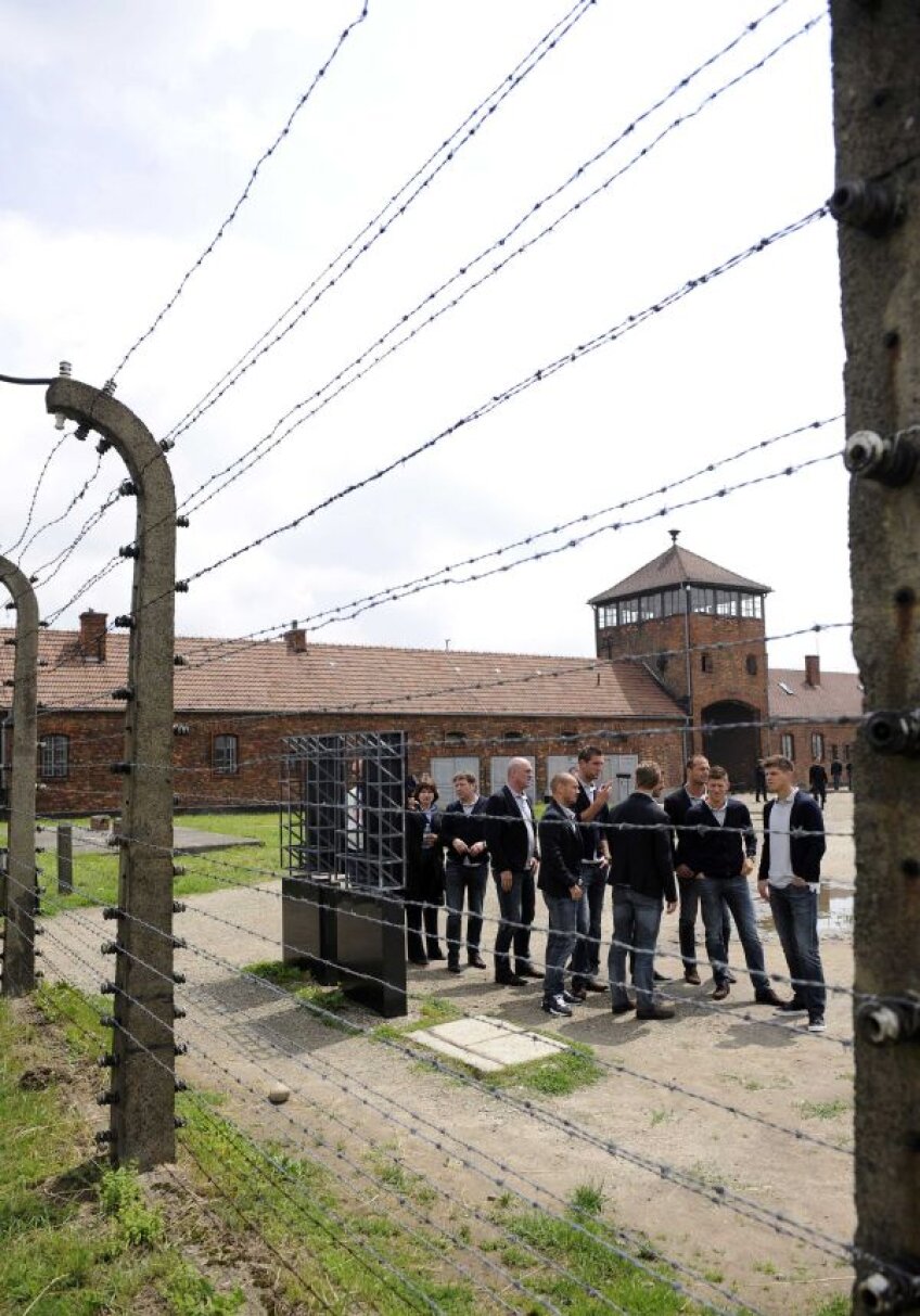 Jucătorii și oficialii
olandezi au fost și ei
“închiși” la Auschwitz