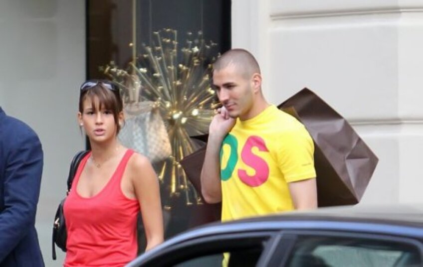 Karim Benzema s-a plimbat alături de prietena sa înaintea meciului cu Suedia
