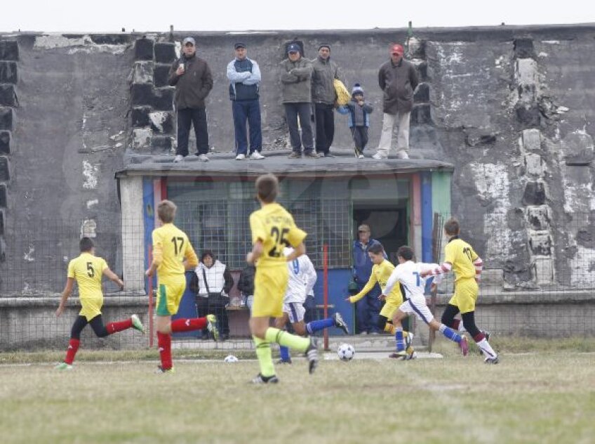 Conform planurilor
concernului AFI,
copiii nu vor mai
putea juca în curînd
nici fotbal pe baza
Laromet