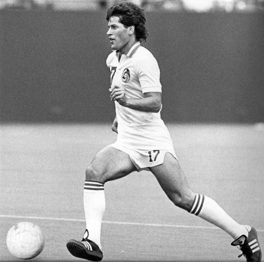 Erhardt Kapp, românul din defensiva celebrei echipe New York Cosmos, la începutul anilor '80