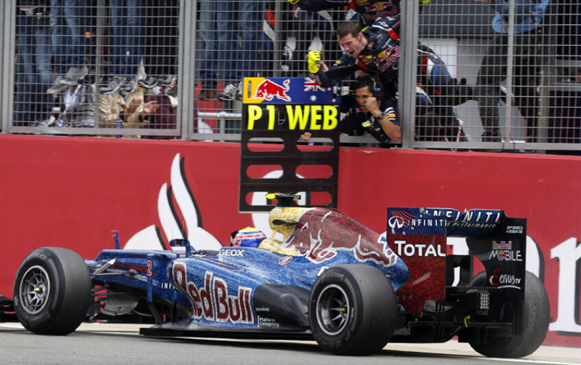 În 2011, Mark Webber a avut pole-position-ul la Silverstone, dar a cîştigat Alonso. Anul acesta, rolurile s-au inversat, Alonso, primul la grilă, însă victoria i-a revenit australianului
