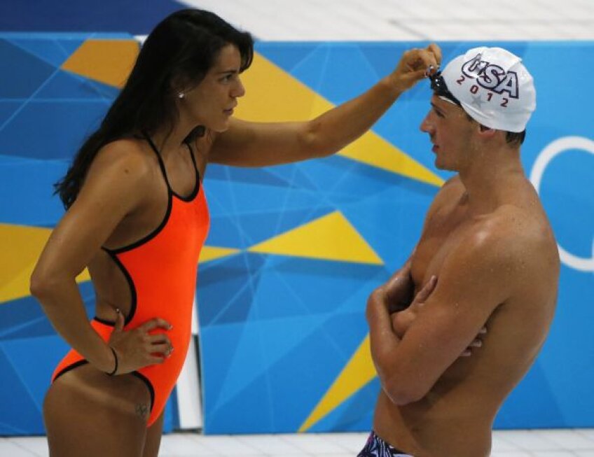 Frumosul şi superba
Ryan Lochte, campion olimpic la înot, şi-a găsit timp să flirteze cu o splendidă sirenă. Sirena se numeşte Maria Fernandez Gonzalez şi este şi ea înotătoare. Şi îl farmecă pe american, aşa, ca de la vecin la vecin.