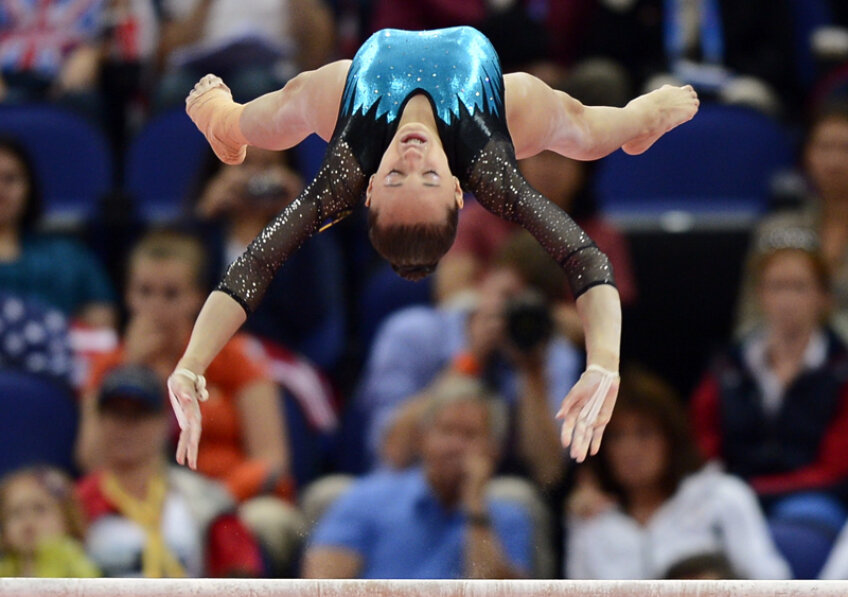 Larisa Iordache şi o desprindere la paralele