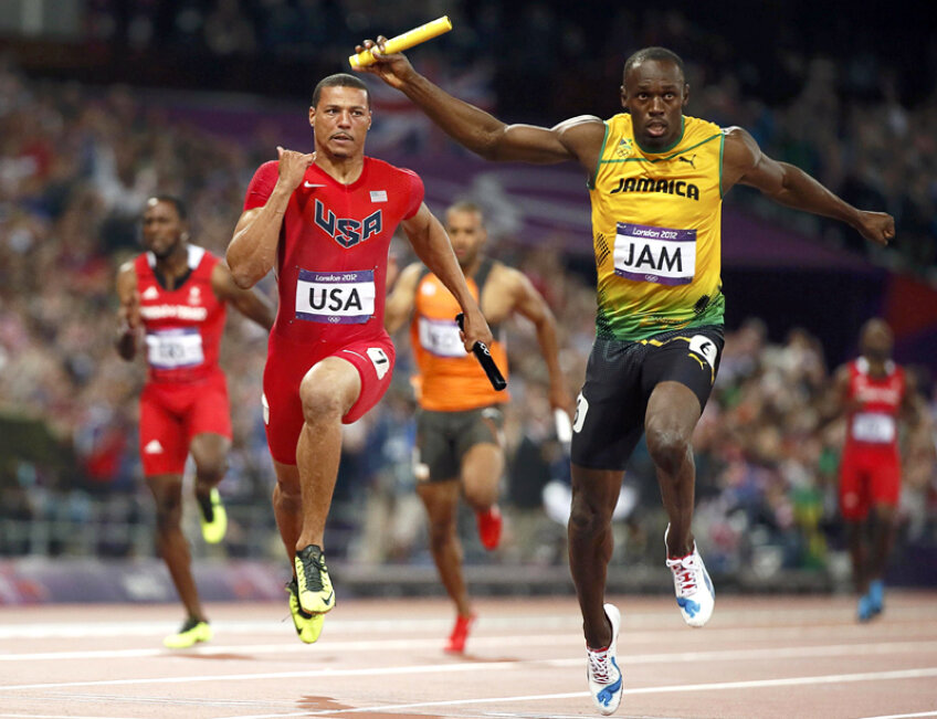 Usain Bolt sprintează spre legendă. Americanul Bailey (stînga) e departe // Foto: Reuters