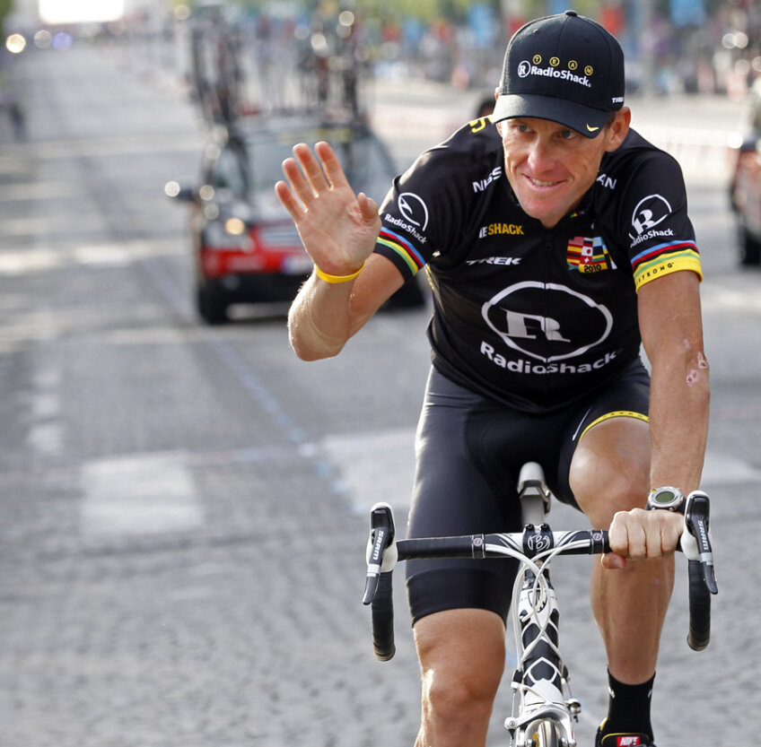 Armstrong îşi ia adio de la toate cele şapte tururi ale Franţei cucerite în cariera sa.
