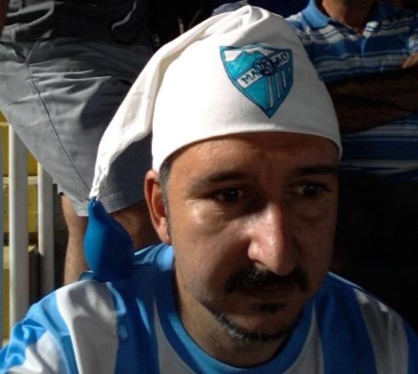 Unul dintre suporterii Malagăi echipat deja pentru dormit