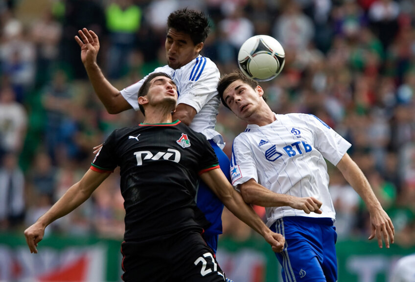 Iusupov (dreapta) şi Noboa în luptă pentru prima victorie a lui Dinamo Moscova în campionat