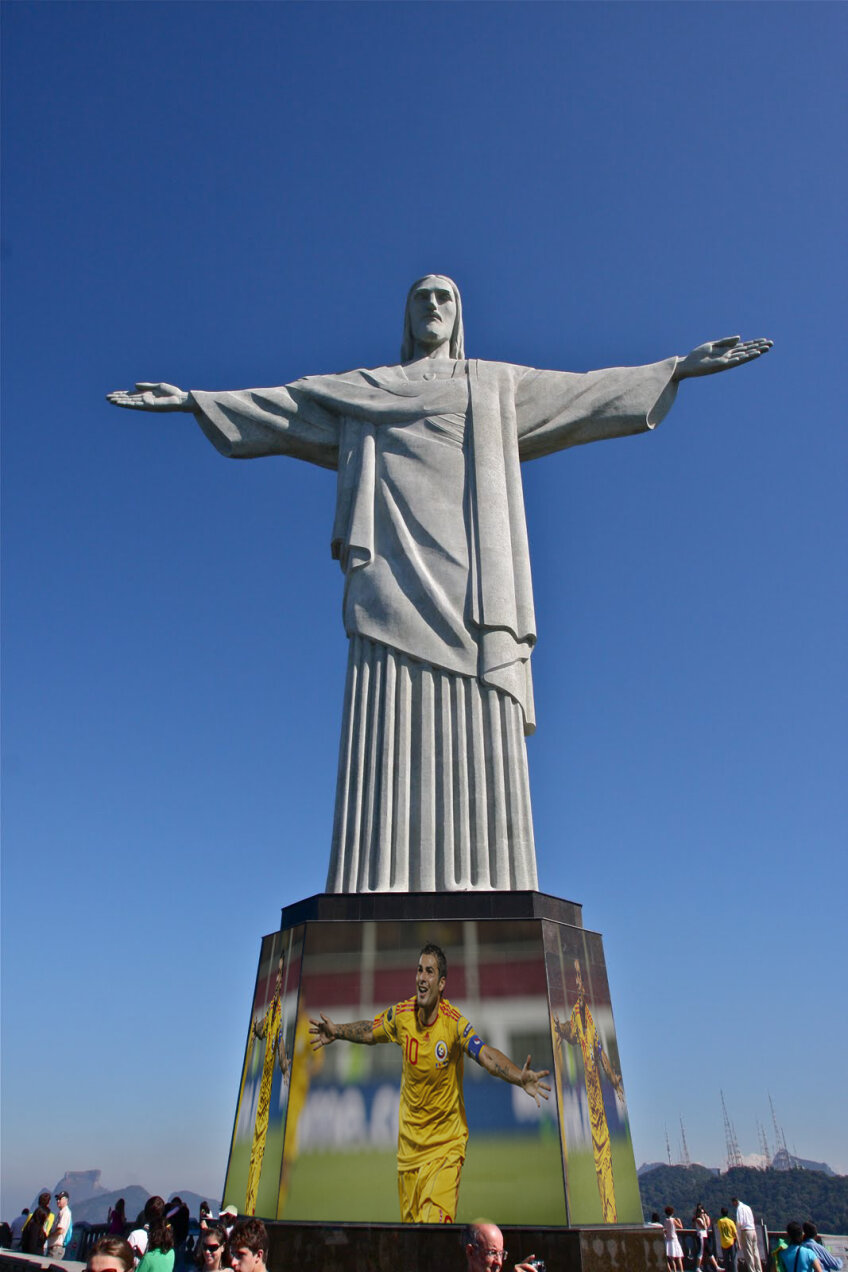 O propunere pentru
Mutu: un afiș uriaș
pe soclul statuii lui
Iisus de pe
Corcovado, la Rio de
Janeiro