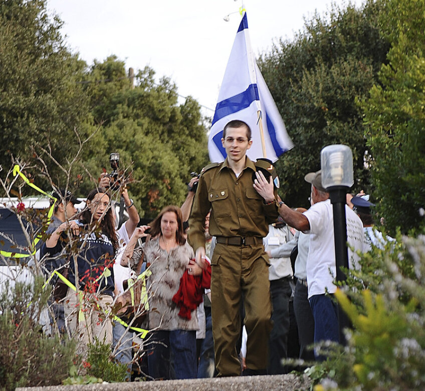 După 5 ani şi 4 luni în închisorile Hamas, soldatul Gilad Shalit s-a întors acasă, în sătucul Mitzpe Hila, din nordul Israelului // Foto: Reuters