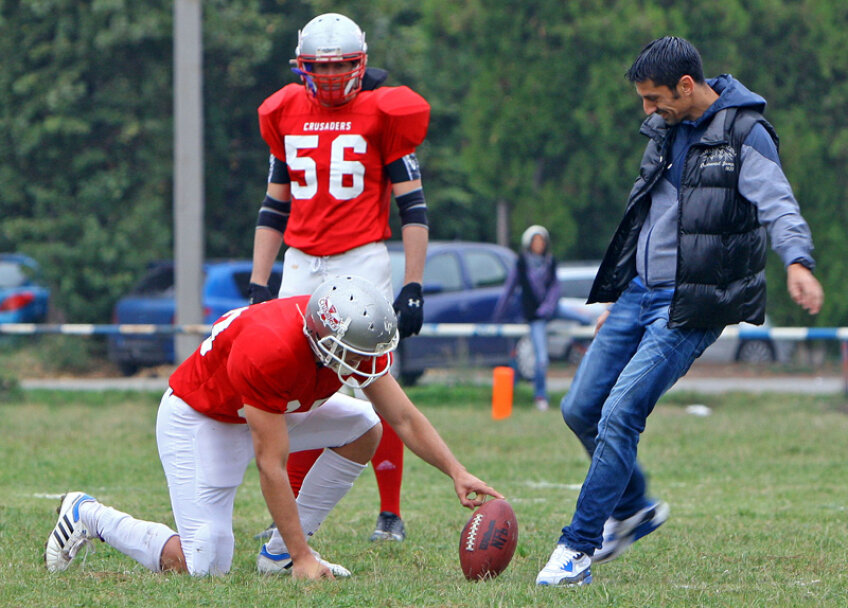 Dănciulescu nu a avut probleme în a degaja balonul oval // Foto: fcdinamo.ro