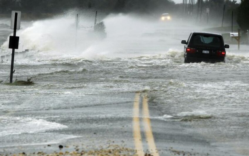 În urma uraganului Sandy, în
statele New York și New Jersey
se decretase ieri starea de
catastrofă majoră