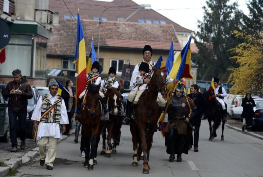 La Sf. Gheorghe, românii
au serbat Ziua Națională în
costume populare și călare
pe cai superbi