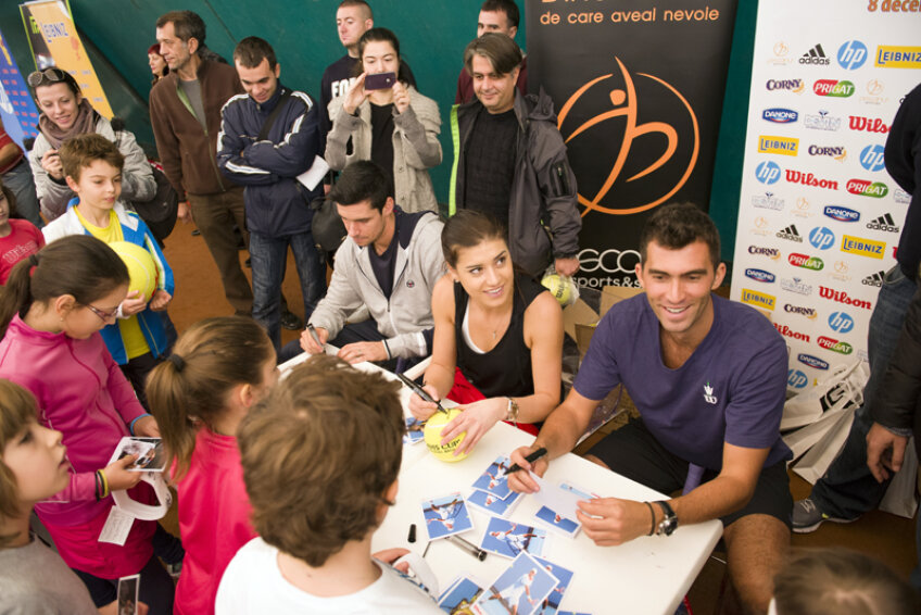 Victor Hănescu şi Sorana Cîrstea au jucat şi la dublu mixt cu copiii // Foto: Raed Krishan