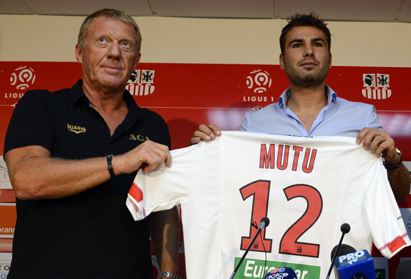 Mutu şi Dupont, la prezentarea jucătorului cu numărul 12 la Ajaccio // Foto: Raed Krishan