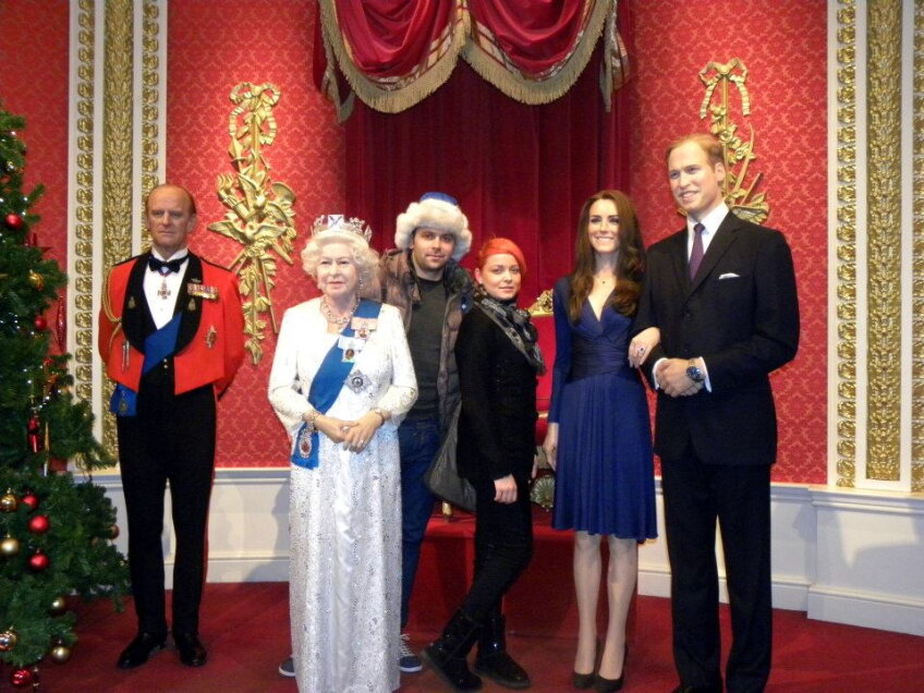 Raul şi Roxana alături de Regina Marii Britanii Elisabeta a II-a. Nu lipsesc nepotul acesteia, William, şi nevasta sa Kate