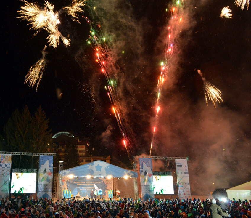 Ceremonia de închidere de vineri seară s-a încheiat cu un foc de artificii // FOTO Bogdan Bălaş
