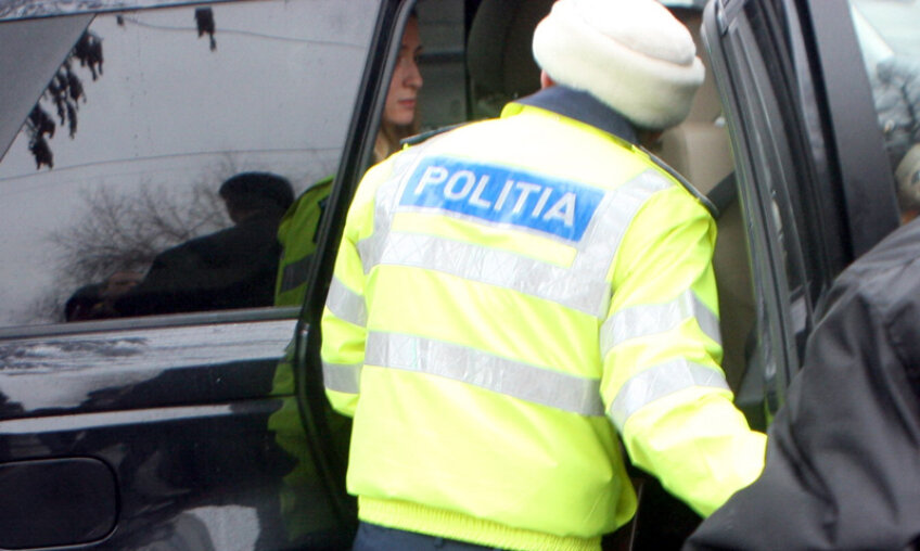 În timpul cercetărilor efectuate de către poliţişti, Camelia Potec a stat în autoturismul lui Ion Ţiriac. // Foto: Libertatea