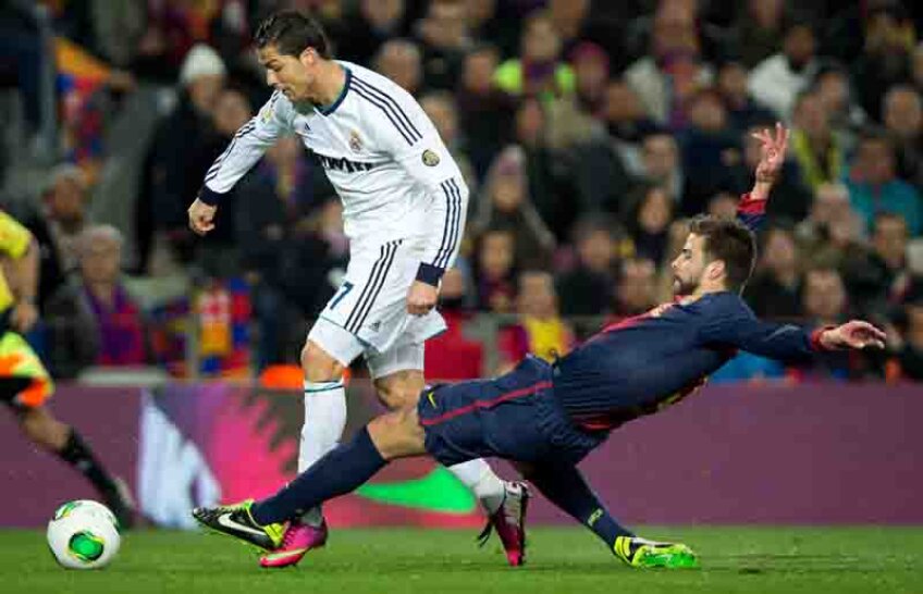 Cristiano l-a depăşit pe Pique, provocînd penaltyul care a deblocat El Clasico de marţi, 3-1 pentru Real pe Camp Nou // Guliver/GettyImages