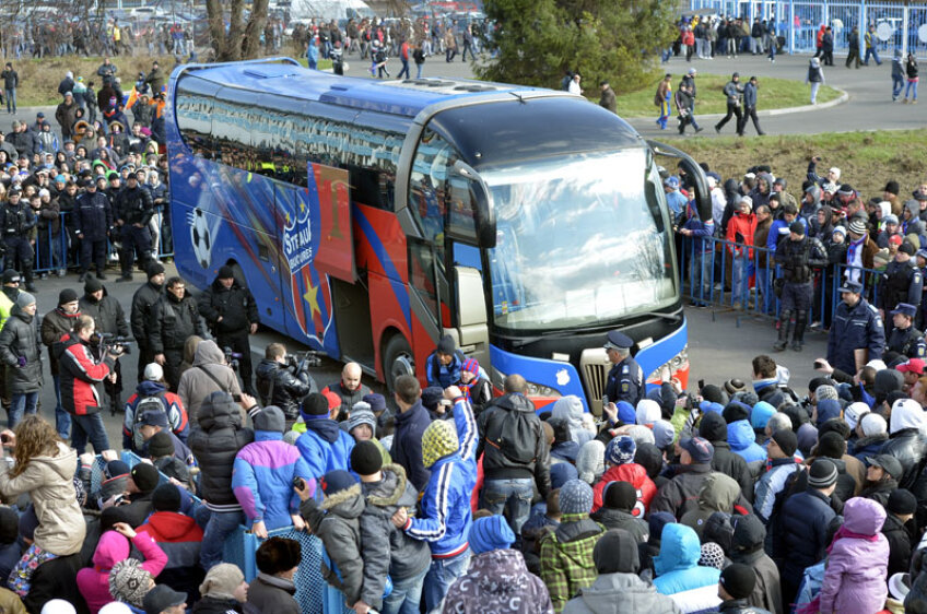 Brăilenii au luat cu asalt autocarul Stelei la finalul meciului.