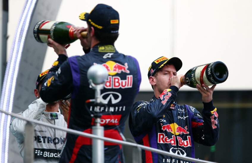 Webber a sărbătorit cu spatele performanţa lui Vettel.