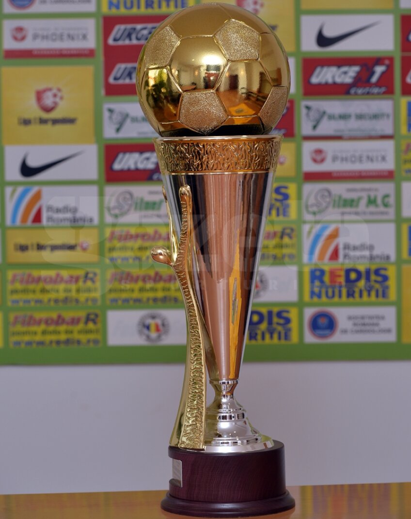 Acesta este trofeul pe care îl va primi Steaua pentru cucerirea campionatului