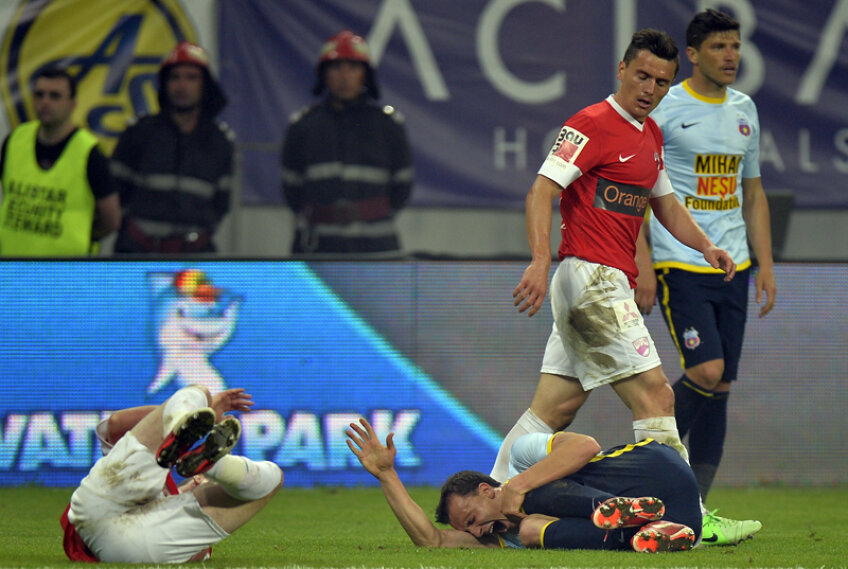 Imediat după ce Strătilă l-a faultat, Chiricheş s-a zvîrcolit de durere