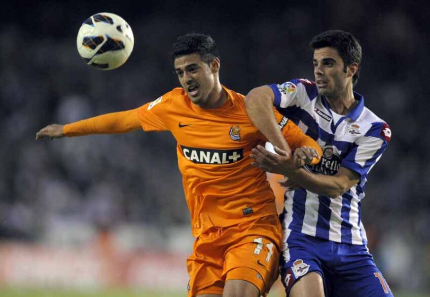 Mexicanul Vela (stînga) va juca în Ligă cu Real Sociedad. La Coruna, înapoi în D2!