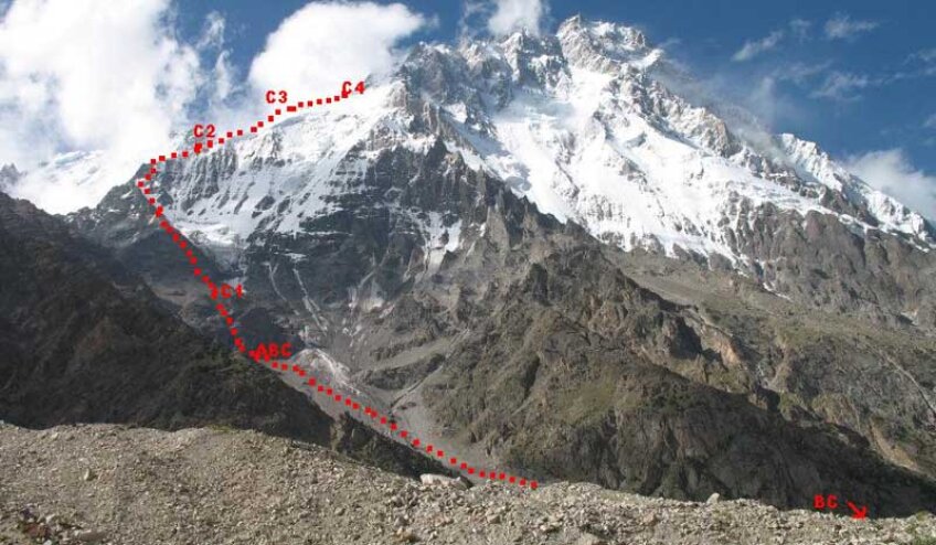 Zsolt Torok şi colegii săi au ajuns ieri la C1 (5.050 m) pe traseul spre vîrful Nanga Parbat, faţa Rupal, iar azi vor pleca spre C2 (6.000 m)