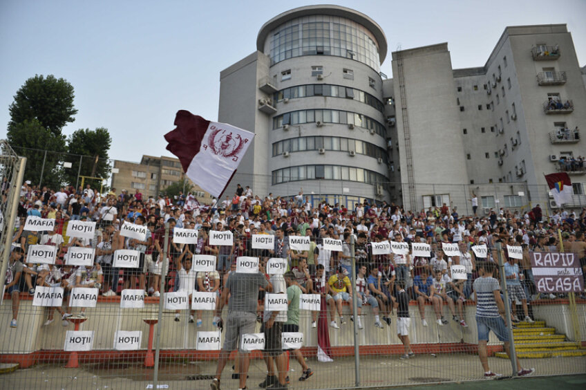 Cei peste 10.000 de fani ai Rapidului au protestat împotriva oficialilor FRF și LPF