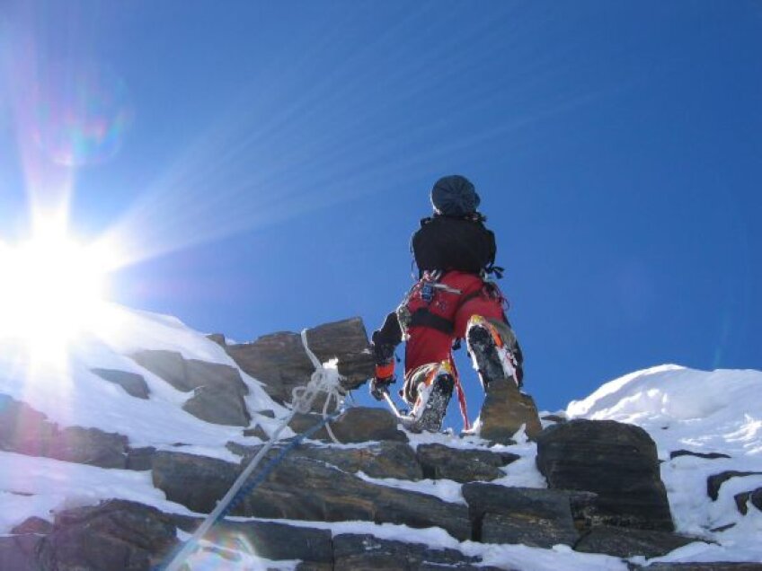 Unul dintre alpiniștii români în timpul
ascensiunii pe Nanga Parbat
Foto: Ianos Torok
