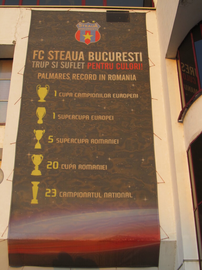 MApN-ul se mîndreşte cu palmaresul Stelei, dar nu l-a updatat pe panoul de la intrarea în stadion, de pe care lipsesc titlul 24 şi Supercupa 6 de anul acesta // Foto: Vlad Nedelea