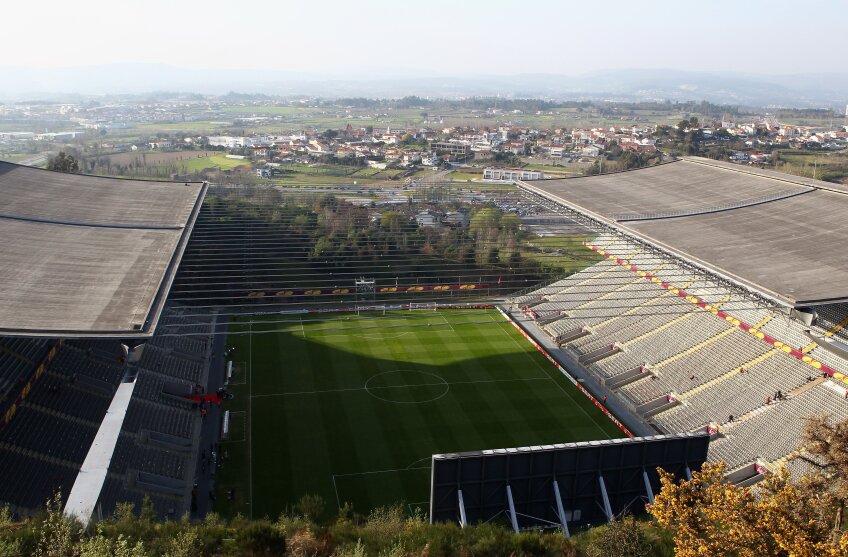 Stadionul celor din Braga este construit la baza unei stînci